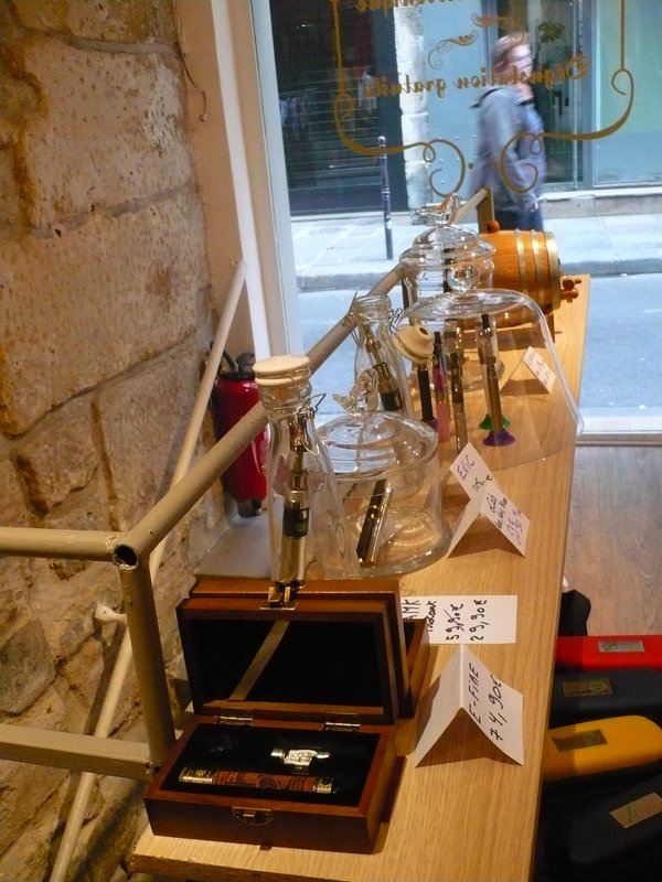 L'entrée de la boutique, et the famous tonnelet au bout. 